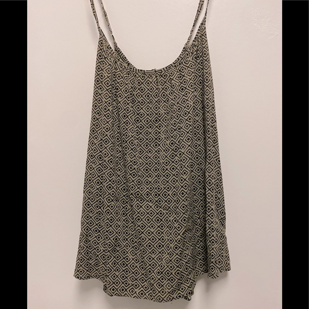 Olive Woman’s flowy top